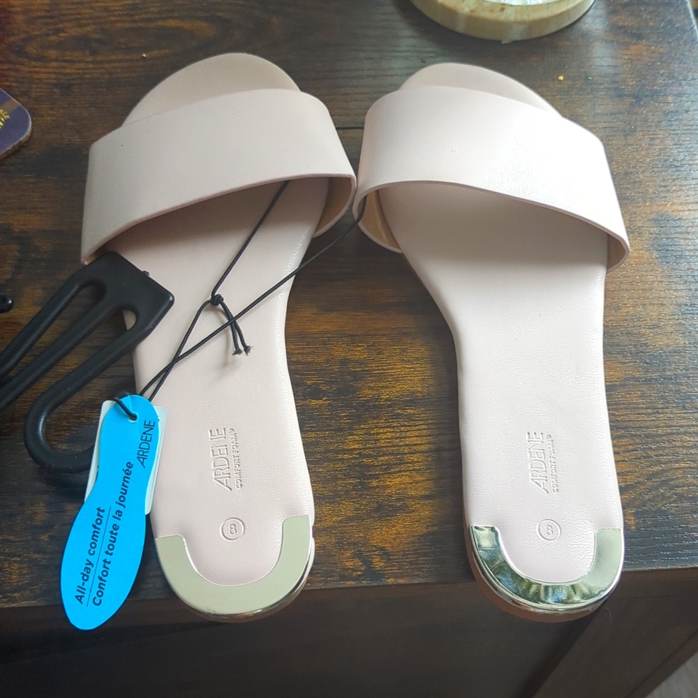 2 for $20 NWT Size 8 Ardene slides